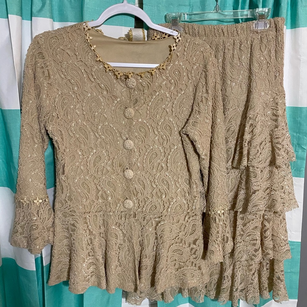 ❤️Sz. M Zadie B’s Cream lace outfit❤️